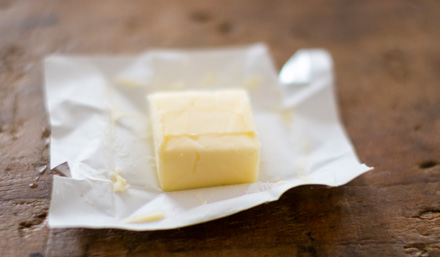 発酵バターで風味豊かに